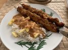 sate-reis-erdnussauce.jpg