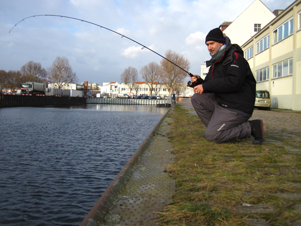 Johannes Dietel beim Angeln mit der Drop Shot Montage