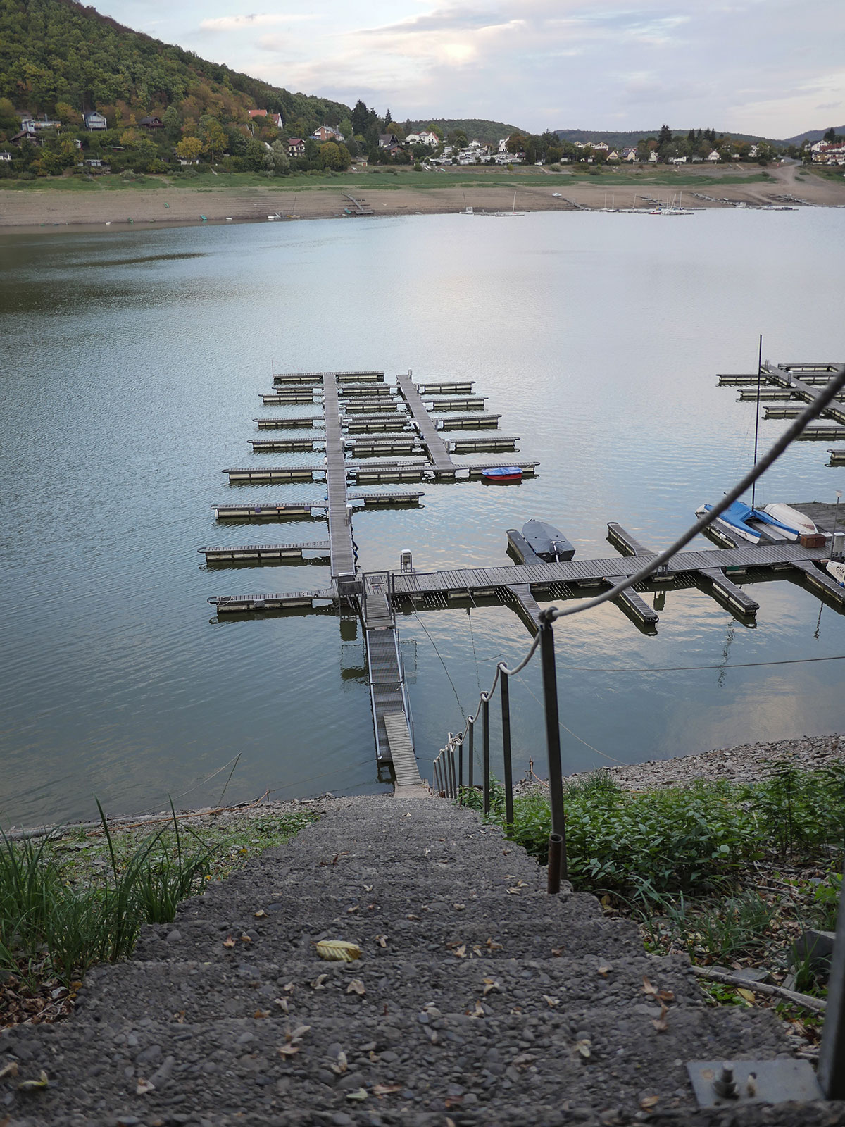 Der Wasserstand ist 18 m unter Vollstau. 