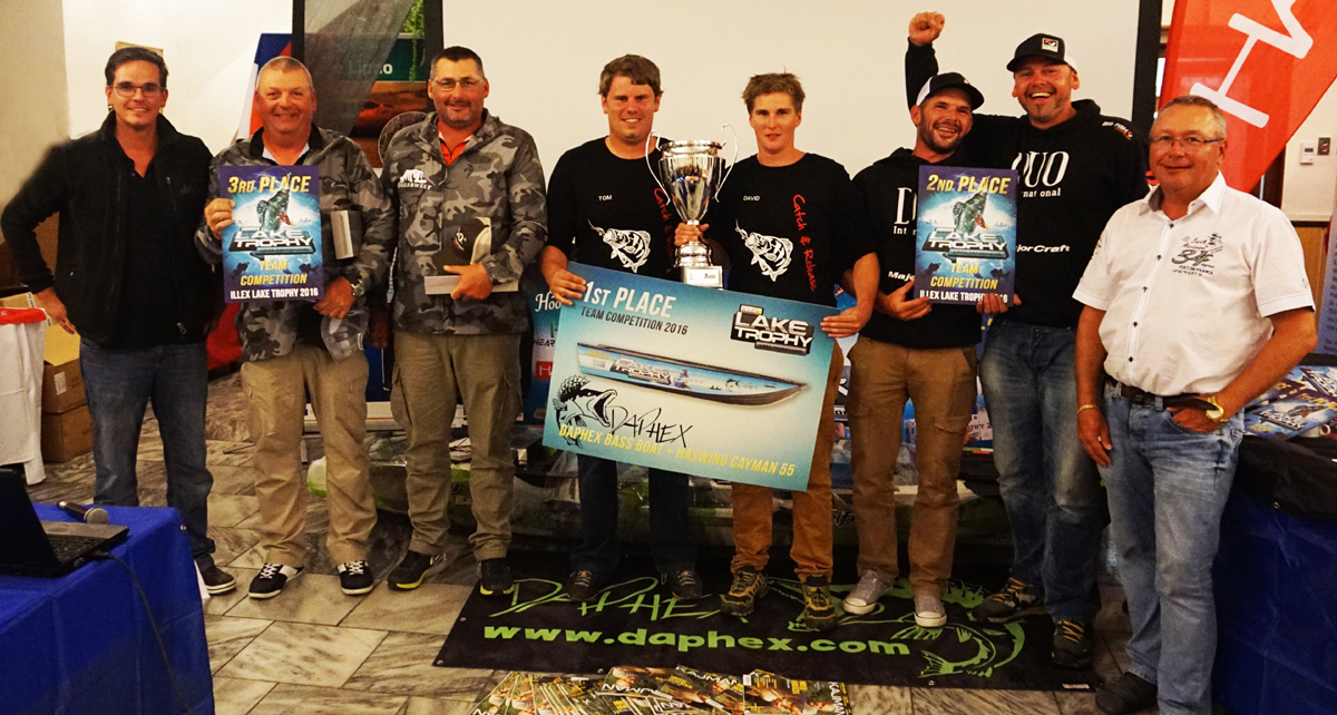 Die besten drei Teams der diesjährigen Illex lake Trophy in Tschechien. Auf Platz 1 (Mitte) Team "Fischersfritz".